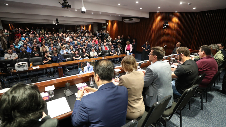 Audiência Pública lotou o Plenarinho da Assembleia na manhã desta segunda-feira (15).