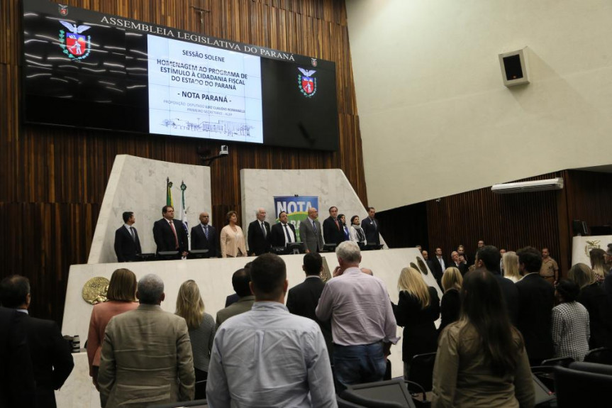 Durante a homenagem, a coordenadora do programa, Mara Gambini, enumerou os pontos em que o programa é importante para economia.