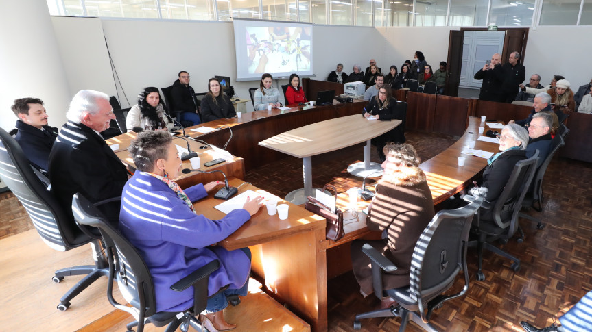 Reunião aconteceu na manhã desta terça-feira (24), na Sala das Comissões.