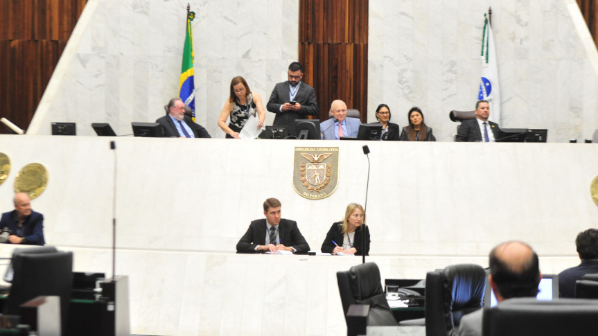 Deputados aprovam projeto do Poder Executivo que amplia a participação de PMs no Programa Escola Segura.