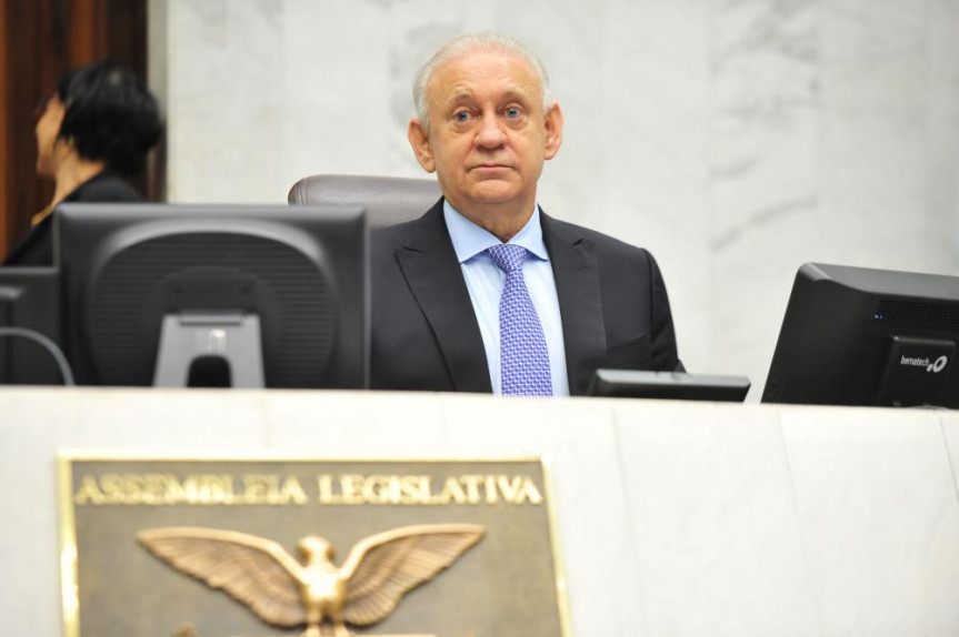 Um comunicado foi lido no Plenário pelo presidente da ALEP, deputado Ademar Traiano.