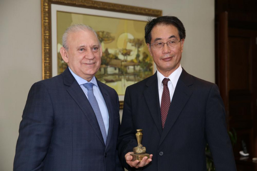 Presidente da Alep, deputado Traiano e o cônsul-geral do Japão em Curitiba, Toshio Ikeda