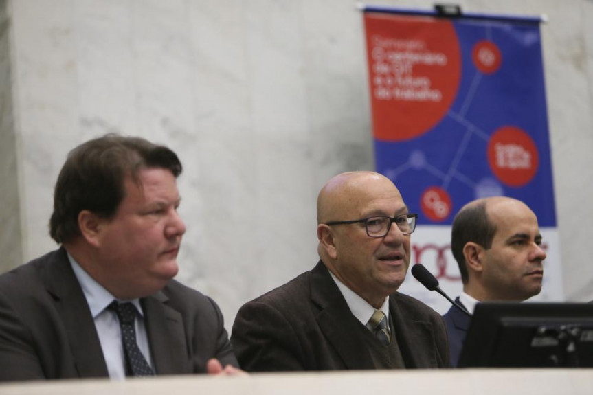 Evento marcou os 100 anos da Organização Internacional do Trabalho (OIT), e foi proposto pelos deputados Luiz Claudio Romanelli (PSB) e Evandro Araújo (PSC).