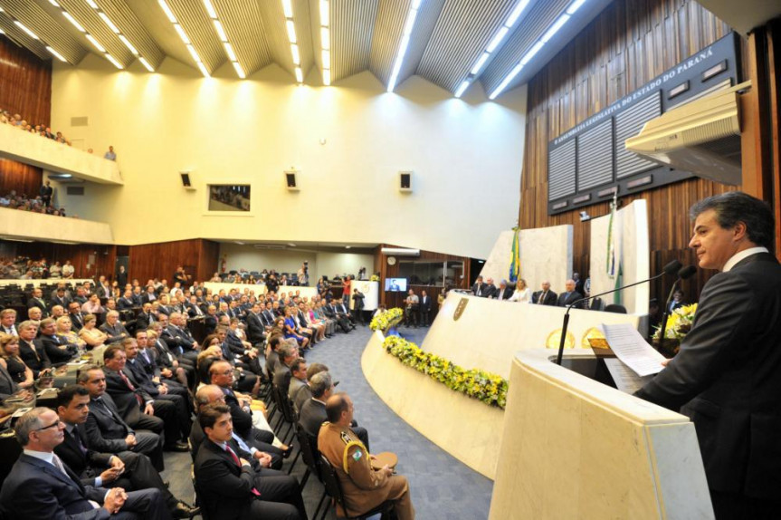 Governador Beto Richa (PSDB) durante seu pronunciamento de posse na Assembleia Legislativa.