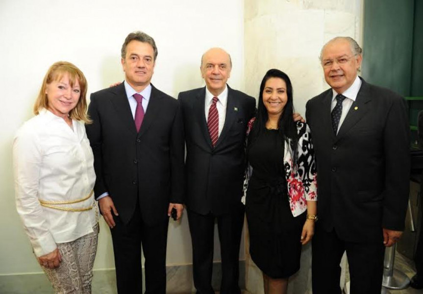 Da esquerda para a direita, deputada Rose Litro, deputado Plauto Miró, ex-governador de São Paulo José Serra, deputada Mara Lima e deputado federal Luiz Carlos Hauly.