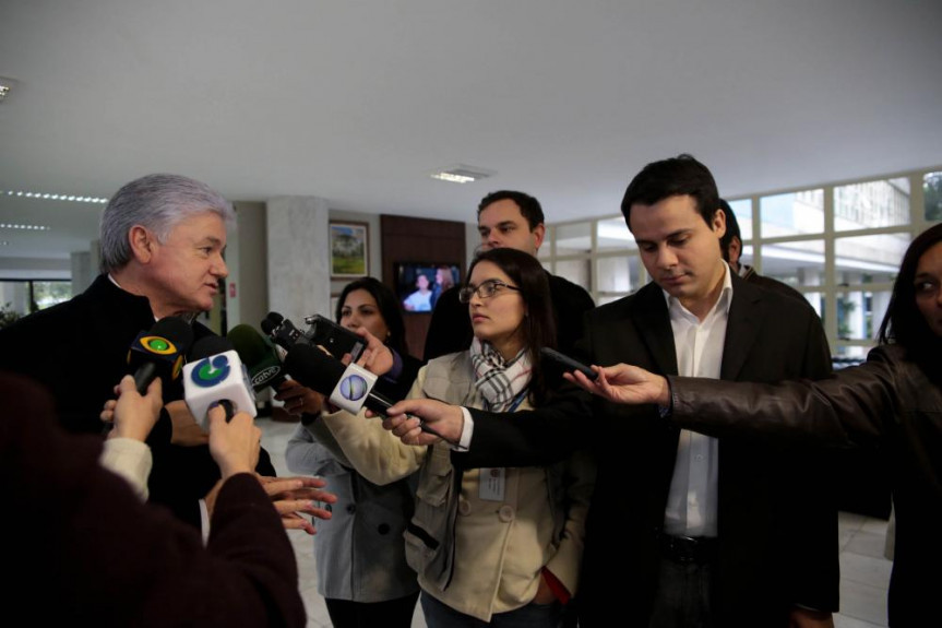 Presidente da Alep, deputado Rossoni (PSDB) concede entrevista coletiva nesta terça-feira (25).