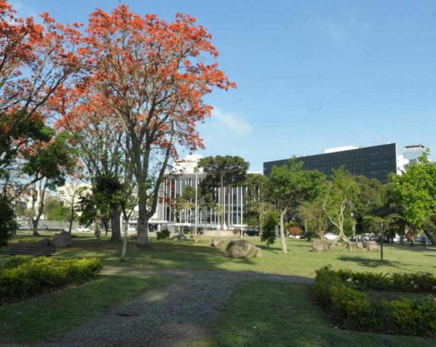 Fachada da Assembleia Legislativa do Paraná.