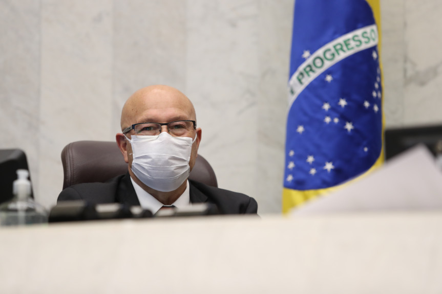 Deputado Romanelli (PSB) desmente fake news que afirmava que motoristas estavam sendo multados por não usar máscaras de proteção ao coronavírus.