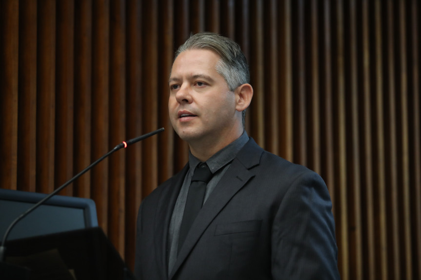 “Essa homenagem é uma forma de mostrar o trabalho que desenvolvemos, gerando empregos e contribuindo para o crescimento do Paraná”, afirmou o empresário Marlon Bonilha, novo Cidadão Benemérito.