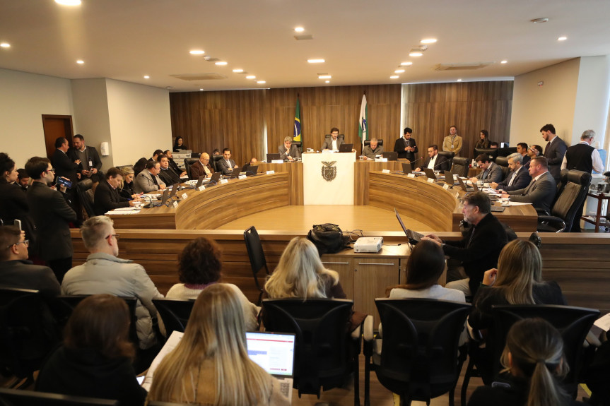 Comissão reuniu-se nesta terça-feira (28).