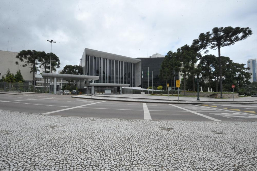 Fachada da Assembleia Legislativa do Paraná.