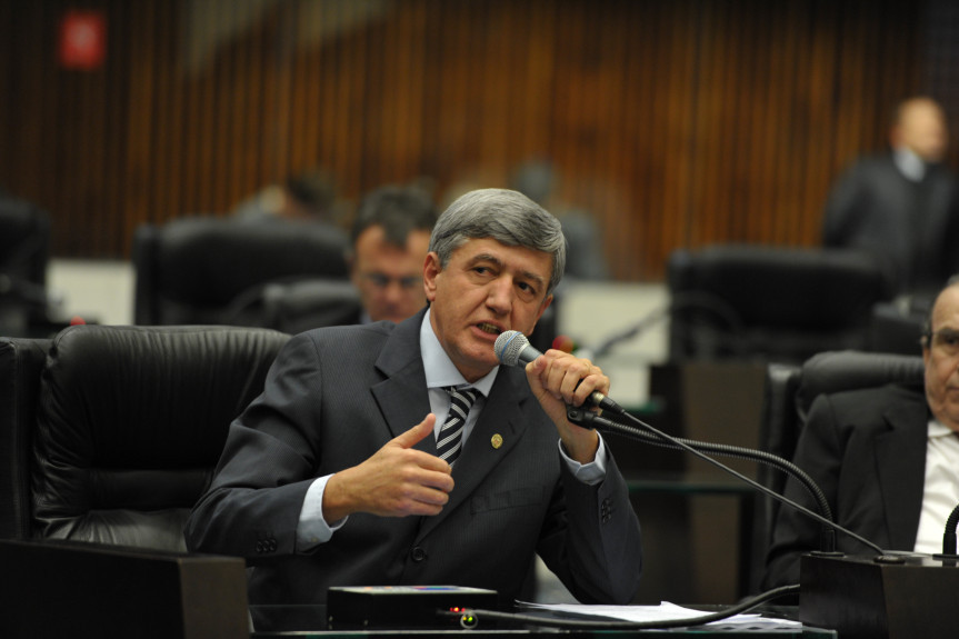 Deputado Gilberto Martin (PMDB) durante a sessão plenária.