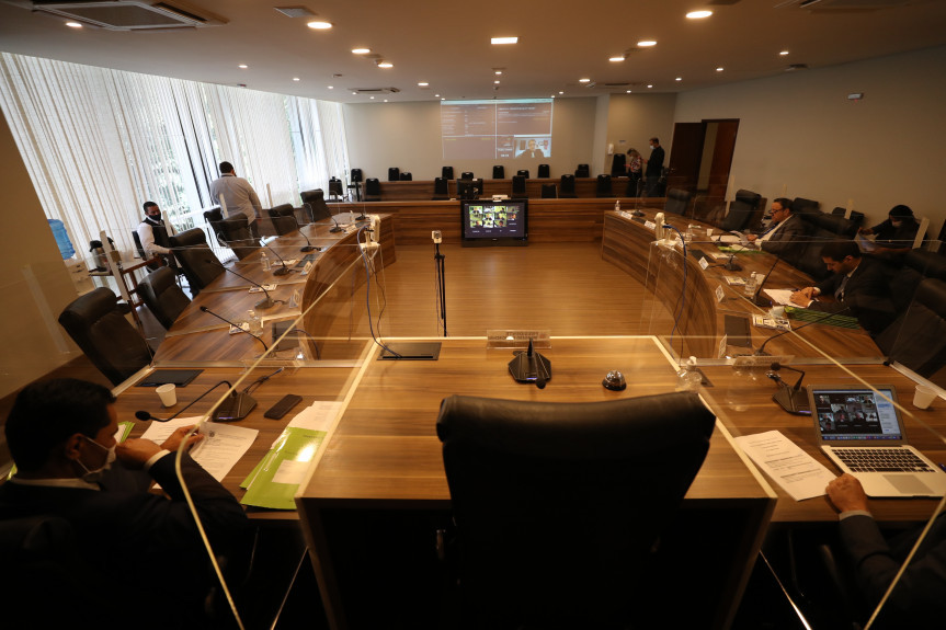 Reunião da Comissão de Constituição e Justiça (CCJ) da Assembleia Legislativa desta terça-feira (27) foi realizada de forma híbrida.