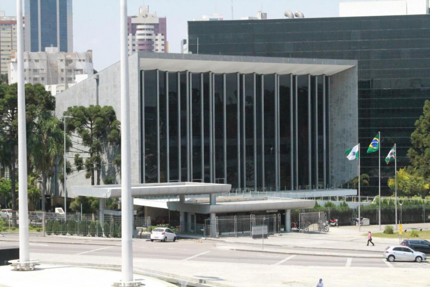 Fachada Assembleia Legislativa do Paraná.