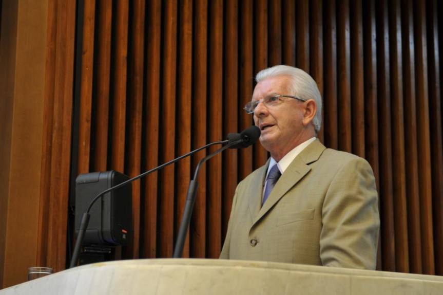 Deputado Nelson Justus (DEM), presidente da CCJ, faz pronunciamento durante a sessão plenária desta quarta-feira (18).