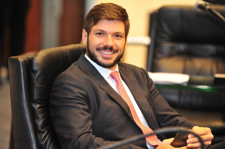 Deputado Tiago Amaral.