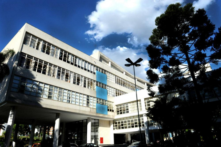 Fachada Assembleia Legislativa do Paraná.