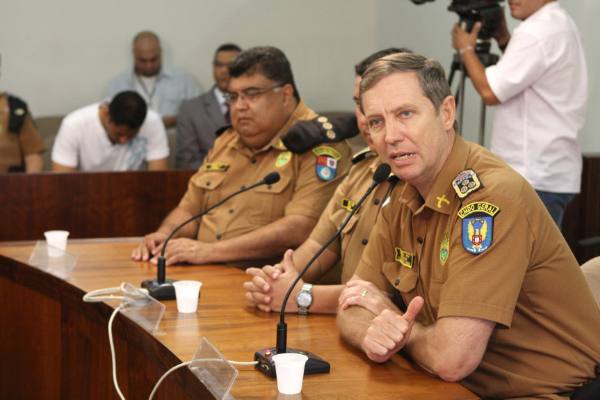 Comandante-Geral da Polícia Militar do Paraná, Coronel Roberson Bondaruk, fala sobre o confronto entre PMs e carnavalescos ocorrido no Largo da Ordem.