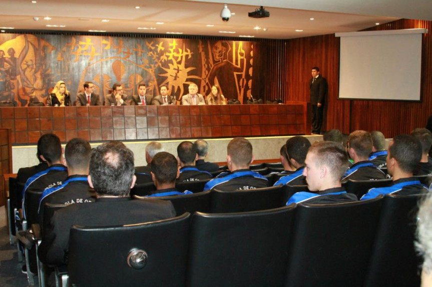 Escola do Legislativo promoveu nesta terça-feira (30) palestras com o professor de Direito Penal Rodrigo Sánchez Rios e o juiz federal Marcos Josegrei da Silva.