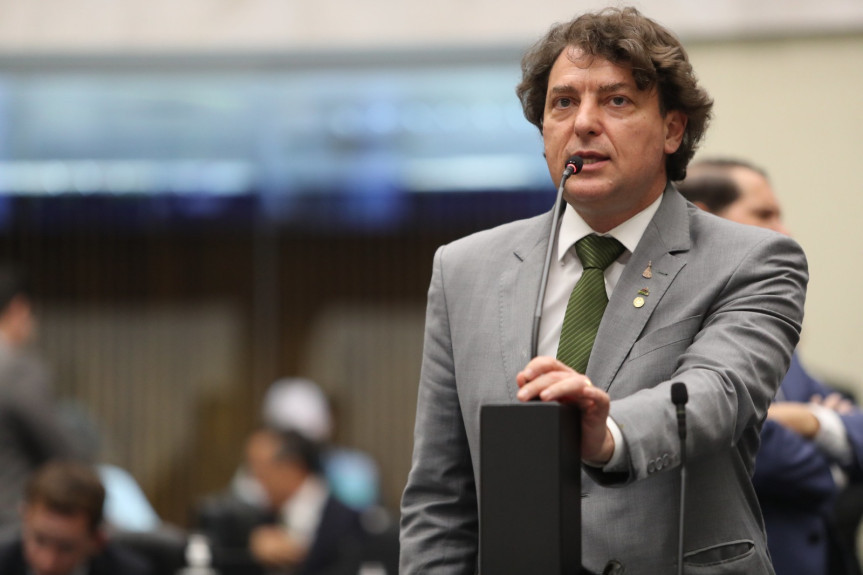 O deputado Anibelli Neto ressalta a alta significação do Holodomor, reconhecida em decreto presidencial de 2007 e pela comunidade internacional e ucraniana.