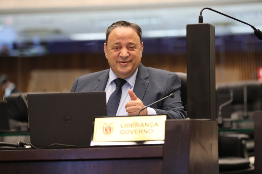 “Esse resultado fantástico só é possível com a dedicação e o esforço de muitas pessoas, sobretudo diretores, professores, pedagogos e funcionários das 2,1 mil escolas estaduais", afirmou Hussein Bakri.