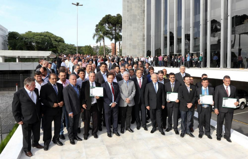 Câmaras municipais que economizaram recursos em 2013 recebem menção honrosa do Legislativo paranaense.