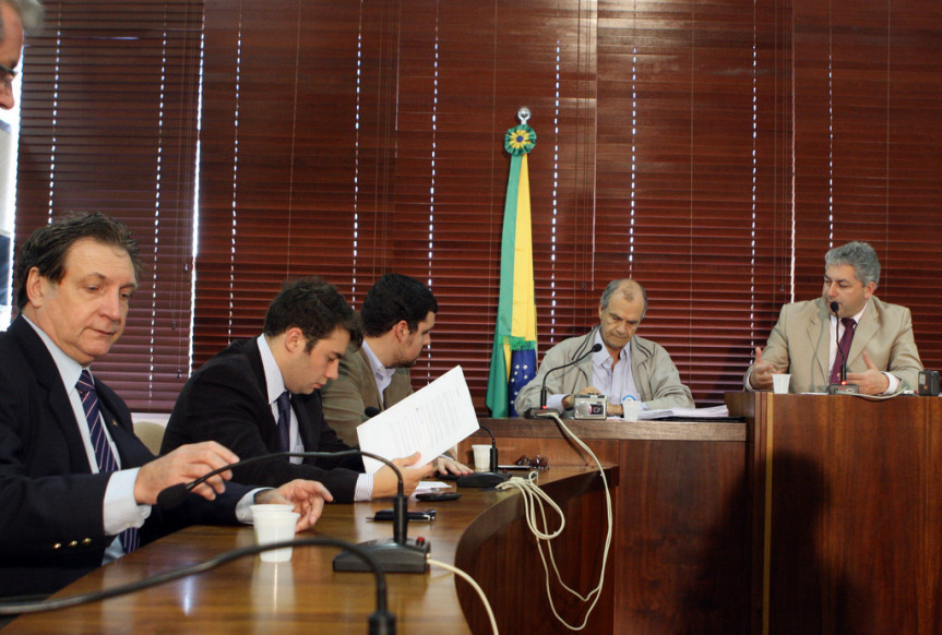 Deputados integrantes da CPI dos Portos ouvem economista Luiz Antonio Fayet 