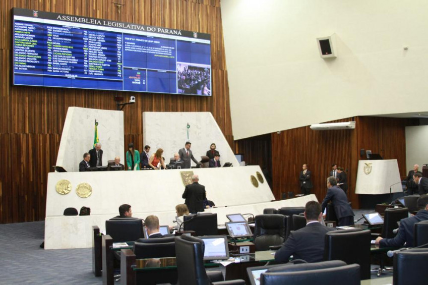 As sessões desta terça-feira (9) foram marcadas por debates e diversos pronunciamentos.