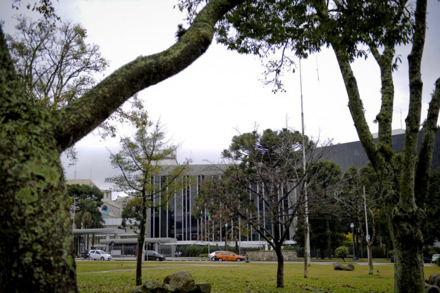 Fachada Assembleia Legislativa do Paraná.