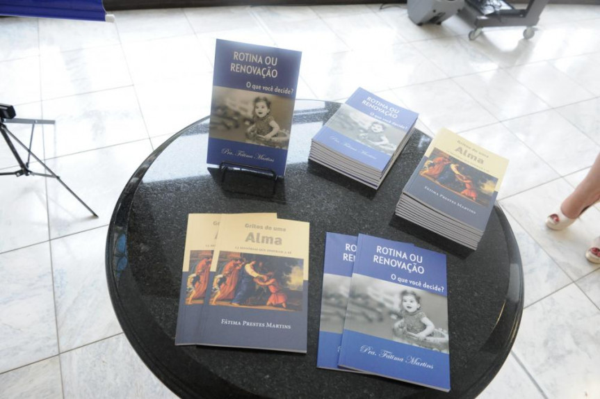 Espaço Cultural da Alep foi sede hoje (19) do lançamento dos livros de Fátima Aparecida Prestes Martins.