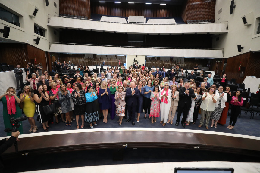 Evento aconteceu no Plenário da Assembleia na noite desta terça-feira (7).