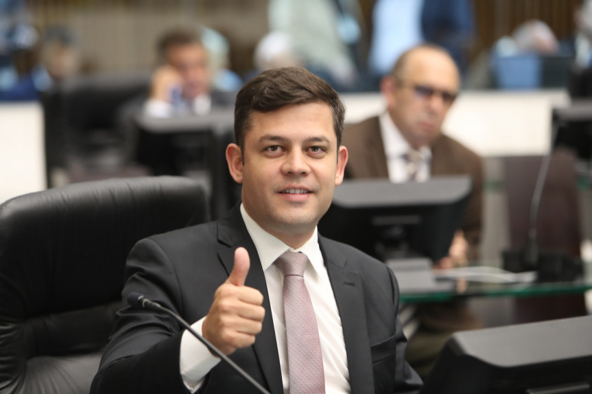 Deputado Tião Medeiros (PTB), presidente da Comissão de Obras Públicas, Transportes e Comunicação da Assembleia Legislativa do Paraná.