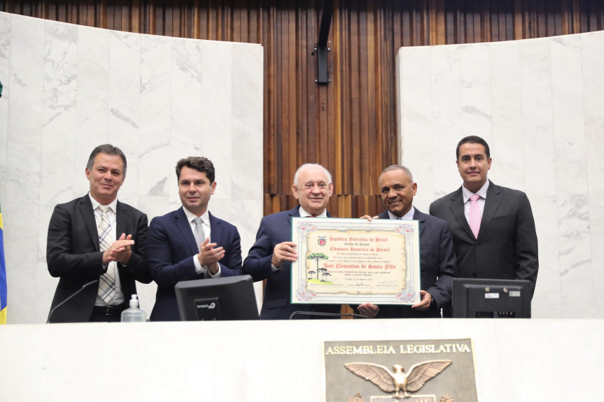 Solenidade aconteceu na noite desta terça-feira (23), no Plenário da Assembleia Legislativa.