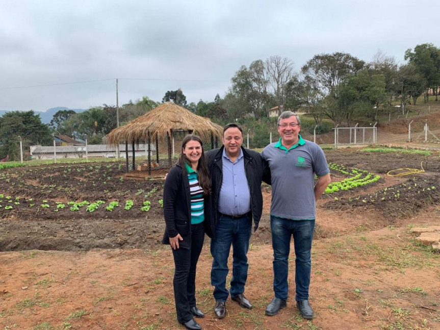 Deputado Hussein Bakri durante visita à Casa Familiar Rural em União da Vitória