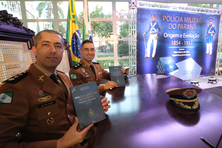 Os autores Major Valter Ribeiro da Silva (à esq.) e o 1º Tenente Daniel Gonçalves Conde.