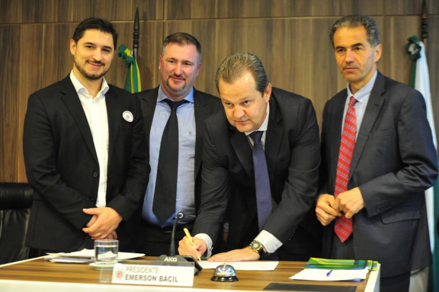 Acordo entre Paraná e Portugal aconteceu durante reunião da Comissão de Ciência e Tecnologia e Ensino Superior que debateu o anteprojeto de Lei da Inovação.