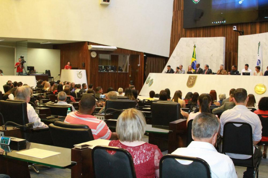 Sessão Solene em homenagem ao 5º aniversário da FIEB - Federação das Igrejas Evangélicas do Brasil.
