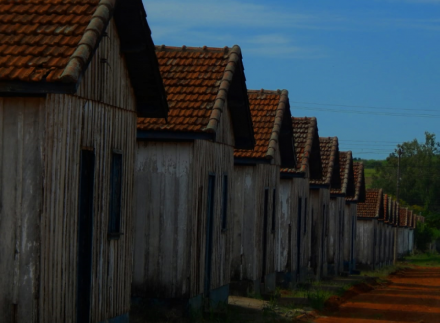 Exposição reúne obras sobre os patrimônios da mesorregião do Norte Pioneiro do Paraná.