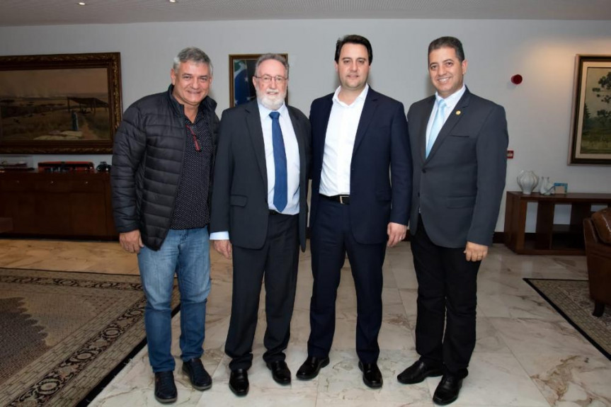 Deputados se reúnem com o governador Ratinho Junior sobre a fusão do IAPAR.