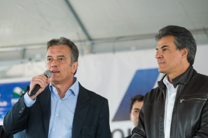 Deputado Plauto Miró Guimarães (DEM) e governador Beto Richa na região dos Campos Gerais.
