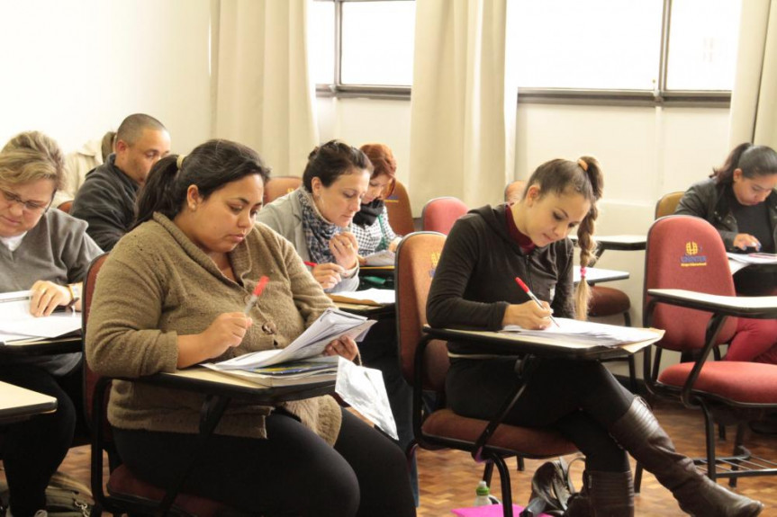 Correção das provas do 1º Concurso de Redação da Alep continuará neste sábado (17).