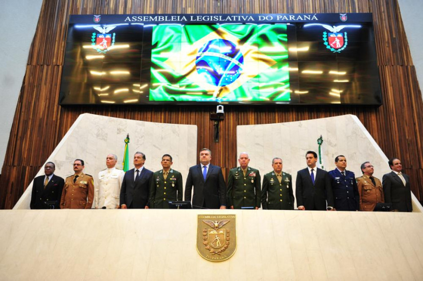 Sessão solene alusiva ao dia do Exército Brasileiro por proposição do deputado Ney Leprevost (PSD).