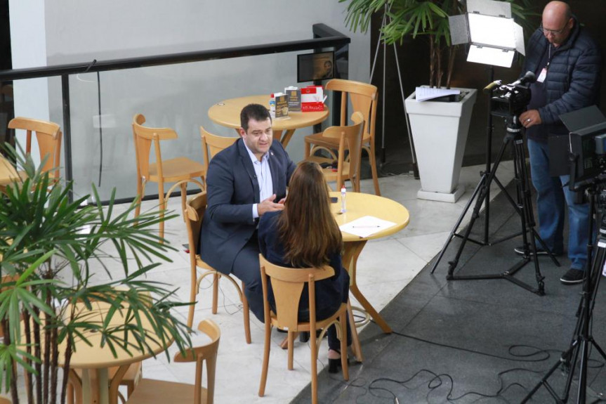 Deputado de primeiro mandato, Alexandre Amaro é o entrevistado do Café com Política da TV Assembleia e conta sobre a relação com a Igreja e os trabalhos desenvolvidos.