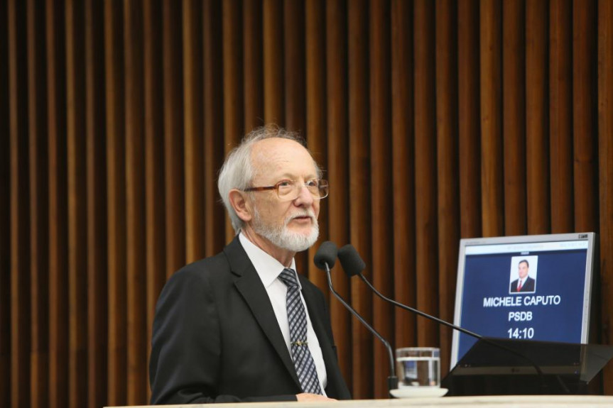 Doutor Jonatas Reichert apresentou um balanço dos 40 anos do Programa Estadual de Combate ao Tabagismo no Paraná durante o grande expediente da sessão desta segunda-feira (09).