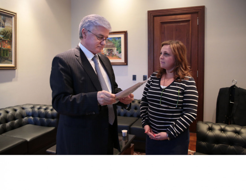 Presidente da Assembleia, deputado Valdir Rossoni (PSDB), e secretária de Administração e Previdência, Dinorah Nogara.