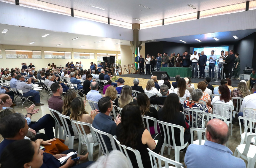 Solenidade lotou o Salão social da Sociedade Rural de Astorga na noite desta quinta-feira (5).