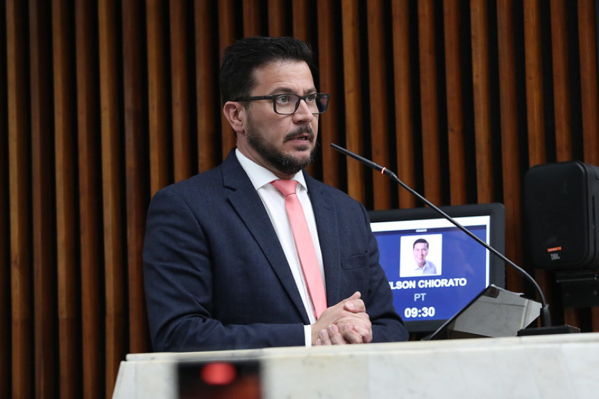 De acordo com o deputado Arilson, a matéria tem por finalidade a implementação de um conjunto articulado de estratégias de mediação inspiradas nos princípios da cultura da paz e da não-violência.