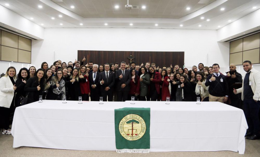 Acadêmicos dos campi de Londrina da Universidade Positivo e da Unicesumar, de Curitiba, são os primeiros participantes do projeto Rolê Cívico.