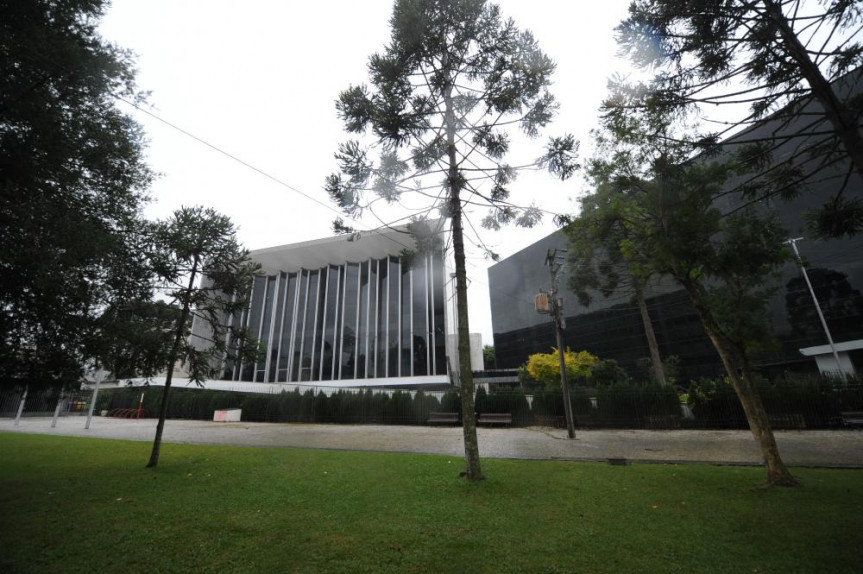 Fachada Assembleia Legislativa do Paraná.