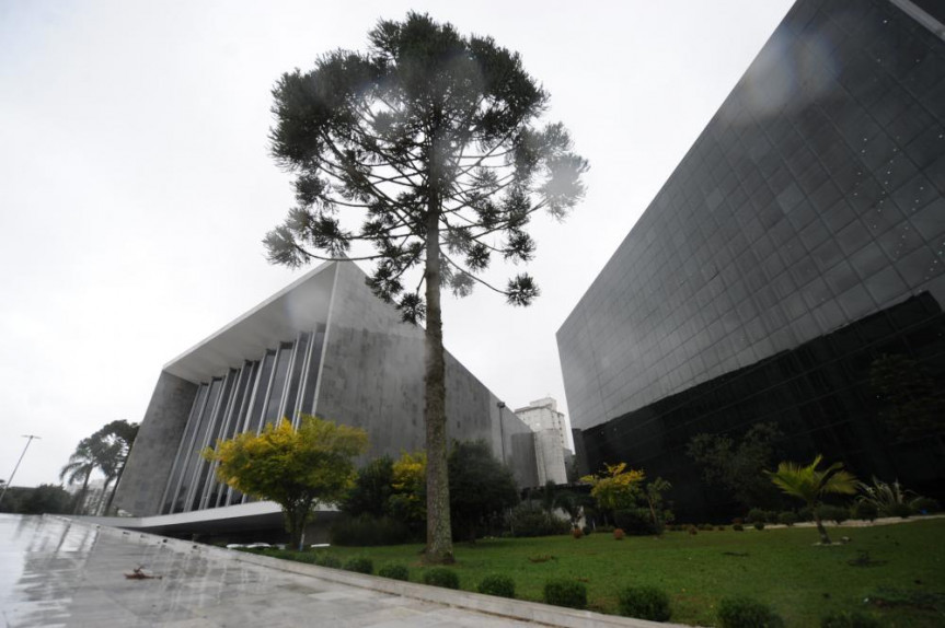 Fachada Assembleia Legislativa do Paraná.